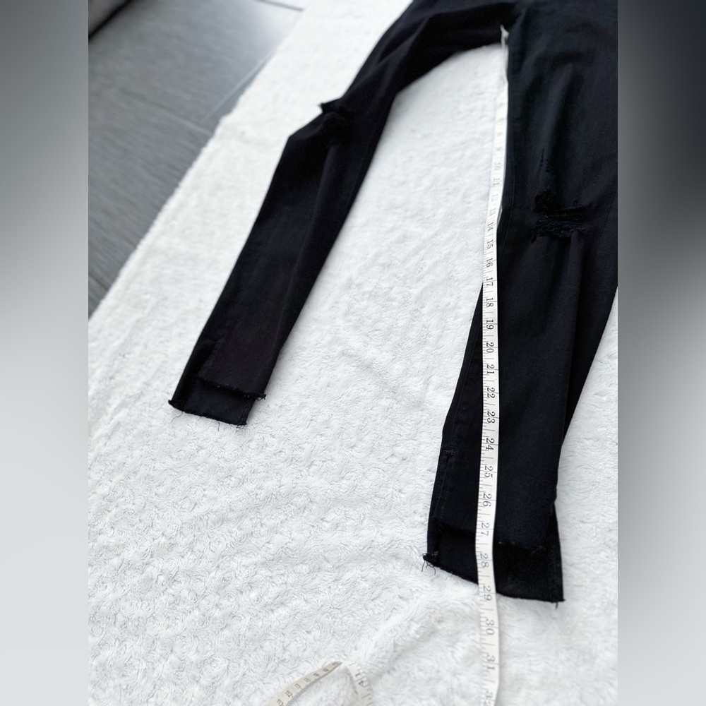 FRAME Le Skinny de Jeanne Mid-Rise Raw-Edge Step Hem Jeans - Picture 9 of 11